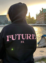 Holly is 165cm / 5'5" and wearing size M