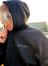 Holly is 165cm / 5'5" and wearing size M